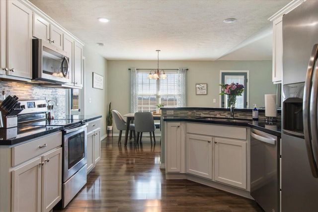 1430 S Tomahawk Avenue, Republic, MO 65738