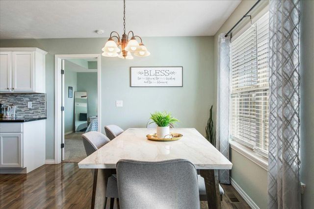 1430 S Tomahawk Avenue, Republic, MO 65738