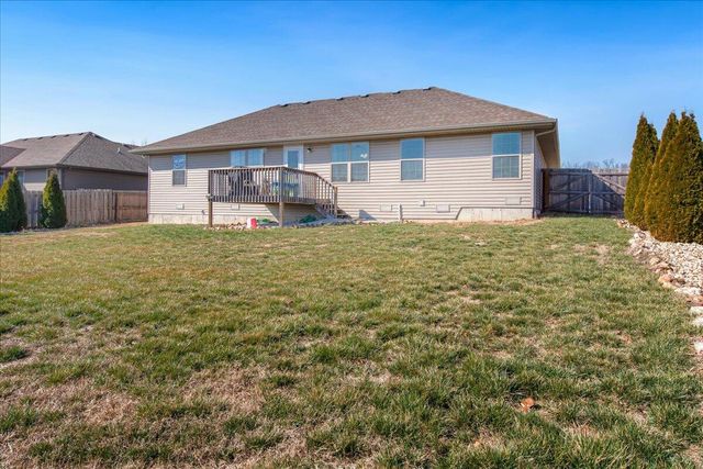 1430 S Tomahawk Avenue, Republic, MO 65738