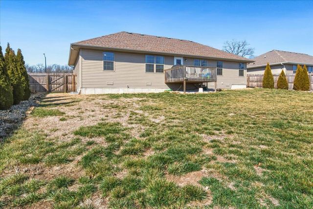 1430 S Tomahawk Avenue, Republic, MO 65738