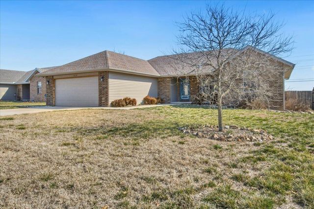 1430 S Tomahawk Avenue, Republic, MO 65738