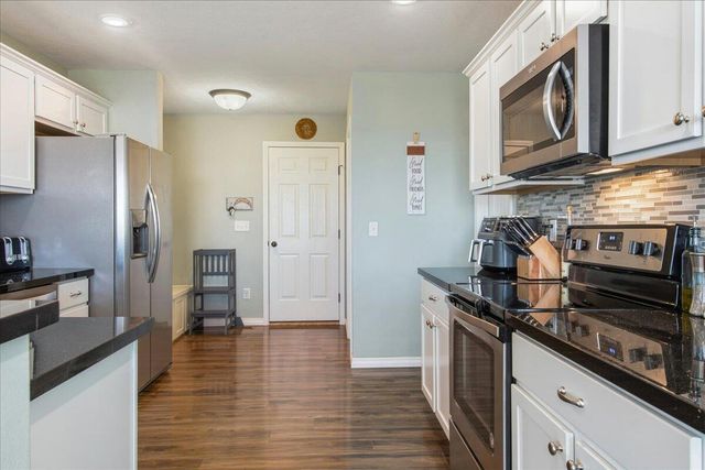 1430 S Tomahawk Avenue, Republic, MO 65738