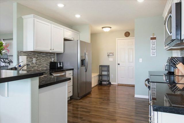 1430 S Tomahawk Avenue, Republic, MO 65738