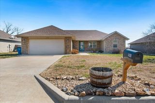 1430 S Tomahawk Avenue, Republic, MO 65738