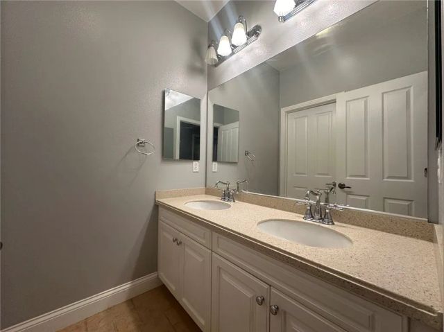 99 Lamplighter, Irvine, CA 92620