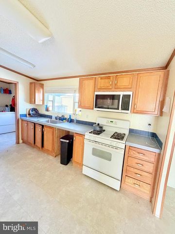 22 PRINCE WILLIAM CIR, Dumfries, VA 22026