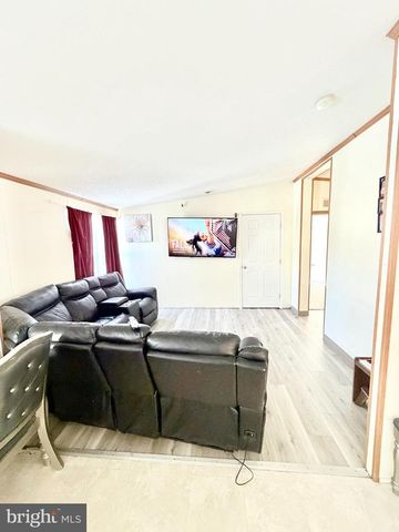 22 PRINCE WILLIAM CIR, Dumfries, VA 22026