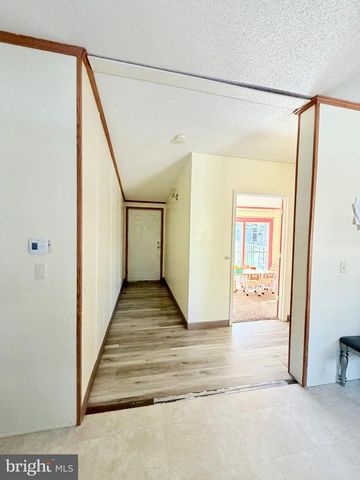 22 PRINCE WILLIAM CIR, Dumfries, VA 22026