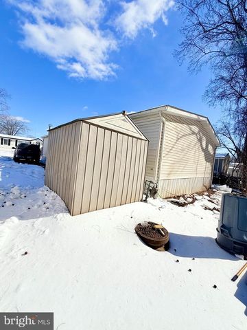 22 PRINCE WILLIAM CIR, Dumfries, VA 22026