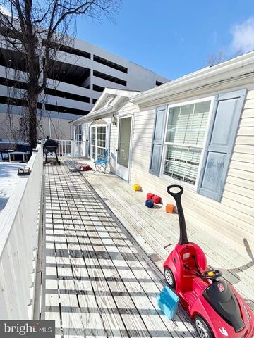 22 PRINCE WILLIAM CIR, Dumfries, VA 22026