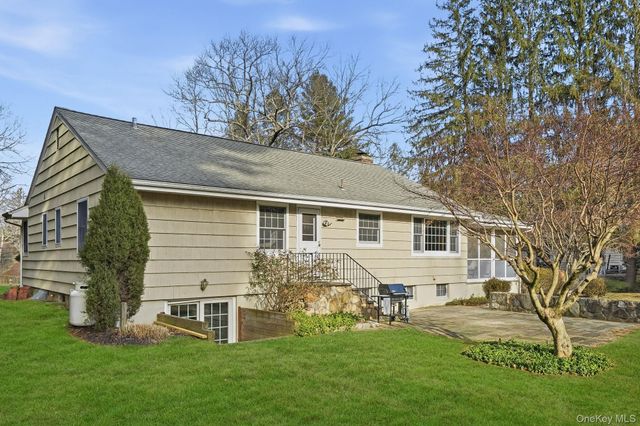 34 Sunrise Avenue, Katonah, NY 10536