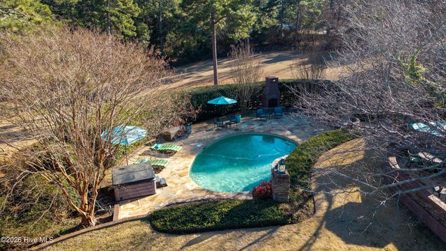 185 Old Dewberry Lane, Southern Pines, NC 28387