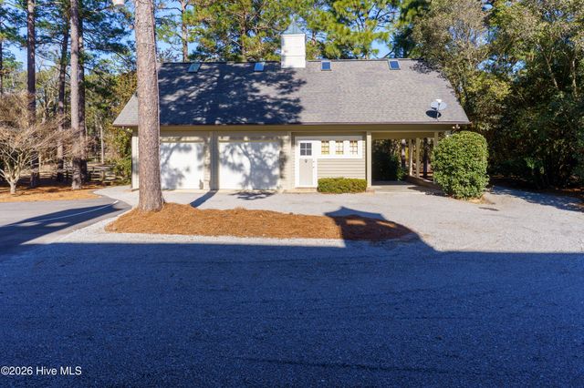 185 Old Dewberry Lane, Southern Pines, NC 28387