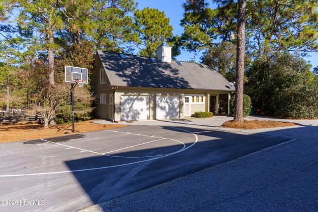185 Old Dewberry Lane, Southern Pines, NC 28387