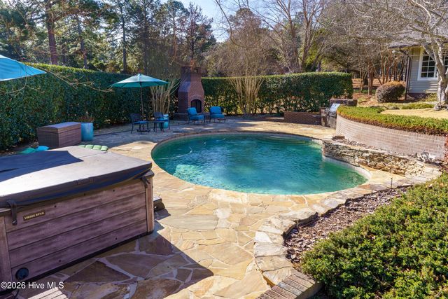 185 Old Dewberry Lane, Southern Pines, NC 28387