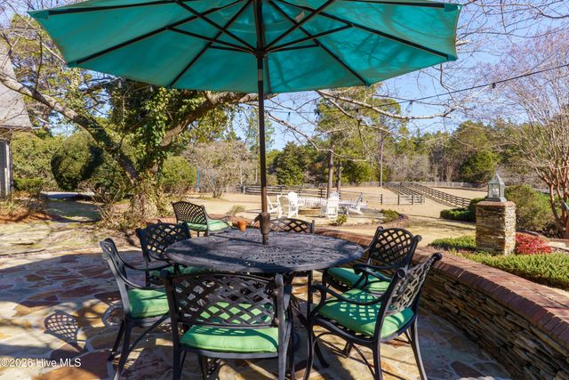 185 Old Dewberry Lane, Southern Pines, NC 28387