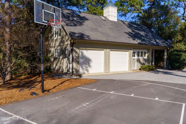 185 Old Dewberry Lane, Southern Pines, NC 28387