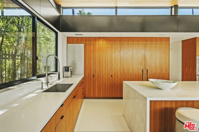 570 Evelyn Place, Beverly Hills, CA 90210