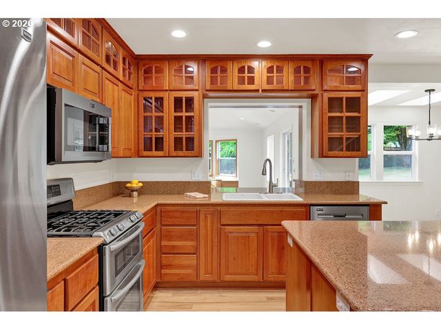 1774 RIVER POINTE Loop, Eugene, OR 97408