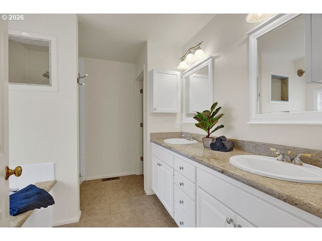 1774 RIVER POINTE Loop, Eugene, OR 97408