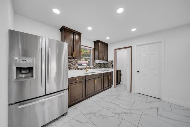 139 E Lake Drive, Lehigh Acres, FL 33936