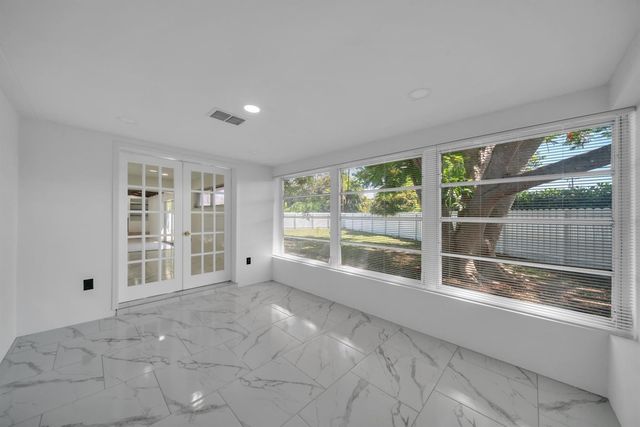 139 E Lake Drive, Lehigh Acres, FL 33936