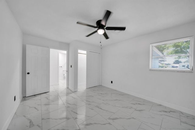 139 E Lake Drive, Lehigh Acres, FL 33936
