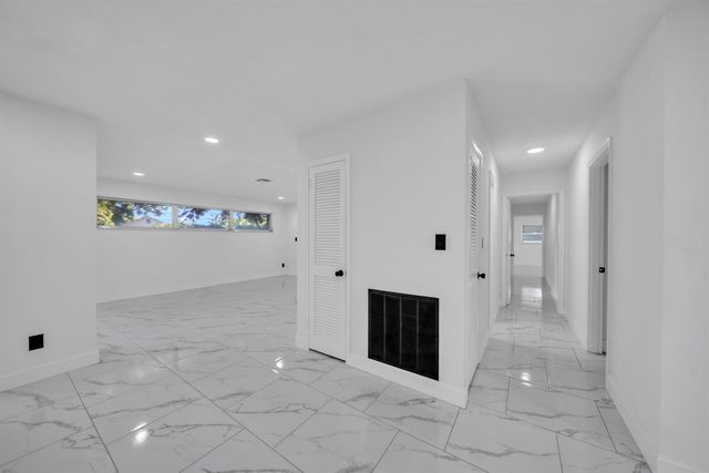 139 E Lake Drive, Lehigh Acres, FL 33936
