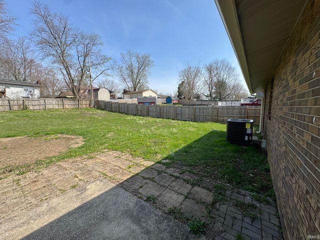 7422 Edgedale Drive, Newburgh, IN 47630