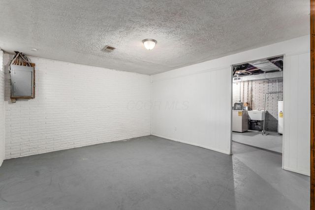 7609 Seasons Drive, Columbus, OH 43235