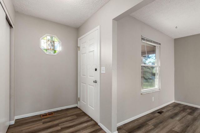 7609 Seasons Drive, Columbus, OH 43235