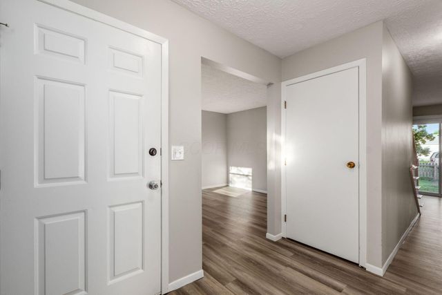 7609 Seasons Drive, Columbus, OH 43235