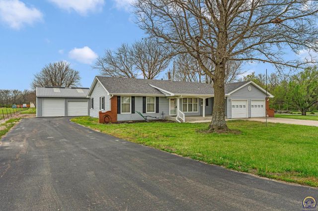 221 NW 62nd St, Topeka, KS 66617