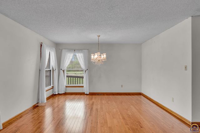 221 NW 62nd St, Topeka, KS 66617