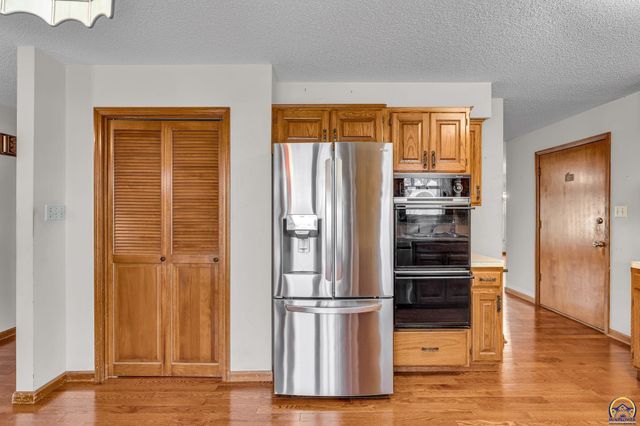 221 NW 62nd St, Topeka, KS 66617