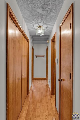 221 NW 62nd St, Topeka, KS 66617