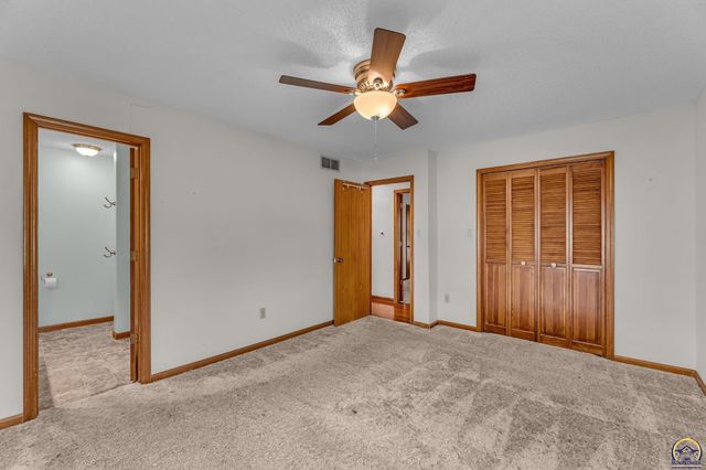 221 NW 62nd St, Topeka, KS 66617