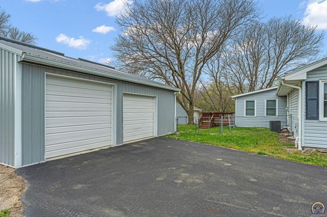 221 NW 62nd St, Topeka, KS 66617