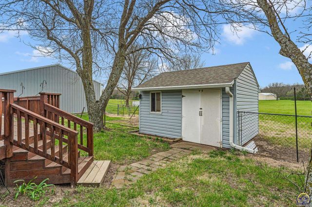 221 NW 62nd St, Topeka, KS 66617