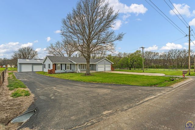 221 NW 62nd St, Topeka, KS 66617