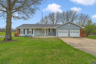221 NW 62nd St, Topeka, KS 66617