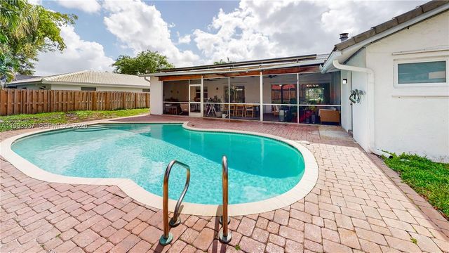251 NW 92nd Ave, Coral Springs, FL 33071