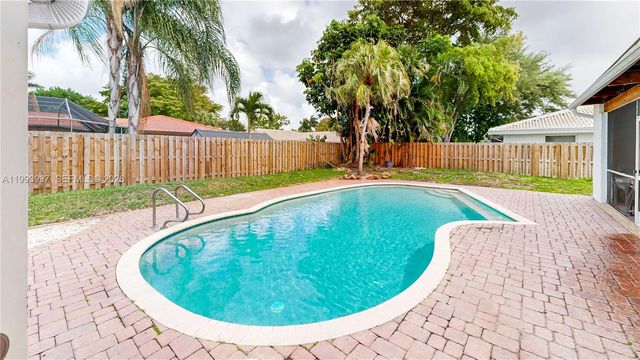 251 NW 92nd Ave, Coral Springs, FL 33071