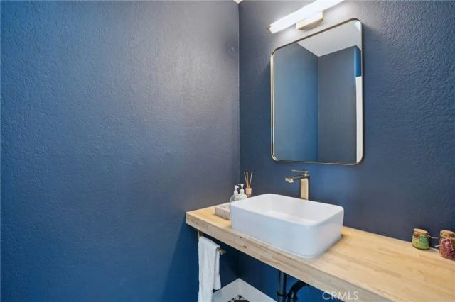 2007 Carnegie Lane B, Redondo Beach, CA 90278