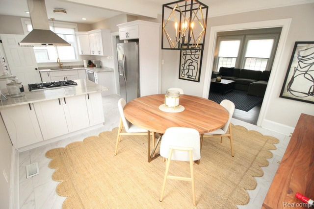 1383 Bishop Road, Grosse Pointe Park, MI 48230