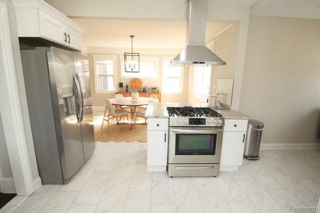 1383 Bishop Road, Grosse Pointe Park, MI 48230