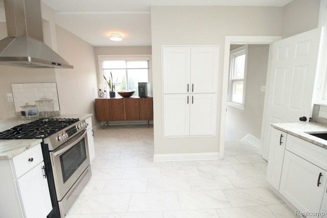 1383 Bishop Road, Grosse Pointe Park, MI 48230