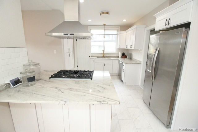 1383 Bishop Road, Grosse Pointe Park, MI 48230