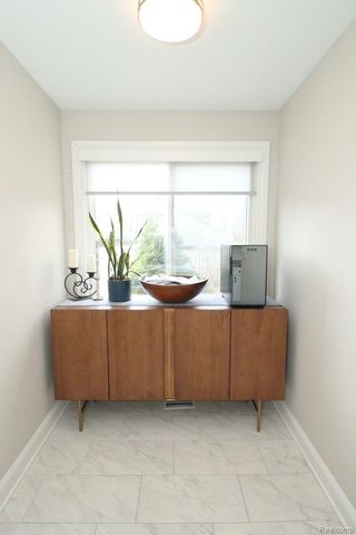 1383 Bishop Road, Grosse Pointe Park, MI 48230