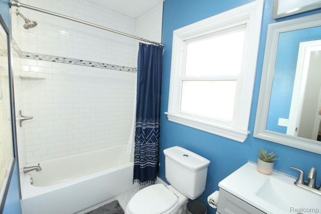 1383 Bishop Road, Grosse Pointe Park, MI 48230